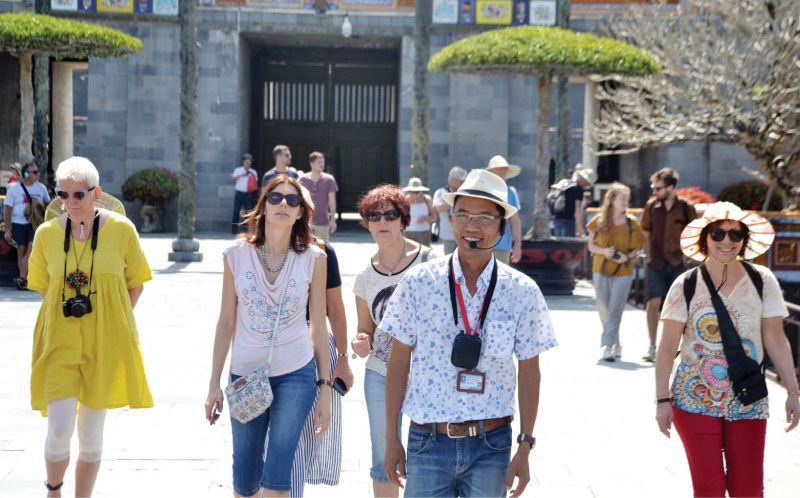 Thu hút đông đảo khách du lịch gia tăng nguồn lợi nhuận cho các công ty, du lịch.